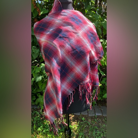 Red & dark blue plaid tartan scarf/shawl with fringe - Picture 3 of 9